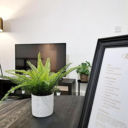 Stylish 2 Bed Apartment With Free Parking, Speed Wifi, Free Parking 科尔切斯特 外观 照片
