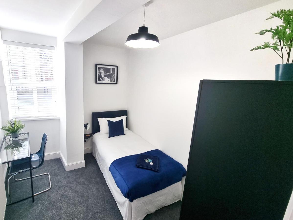 Stylish 2 Bed Apartment With Free Parking, Speed Wifi, Free Parking 科尔切斯特 外观 照片