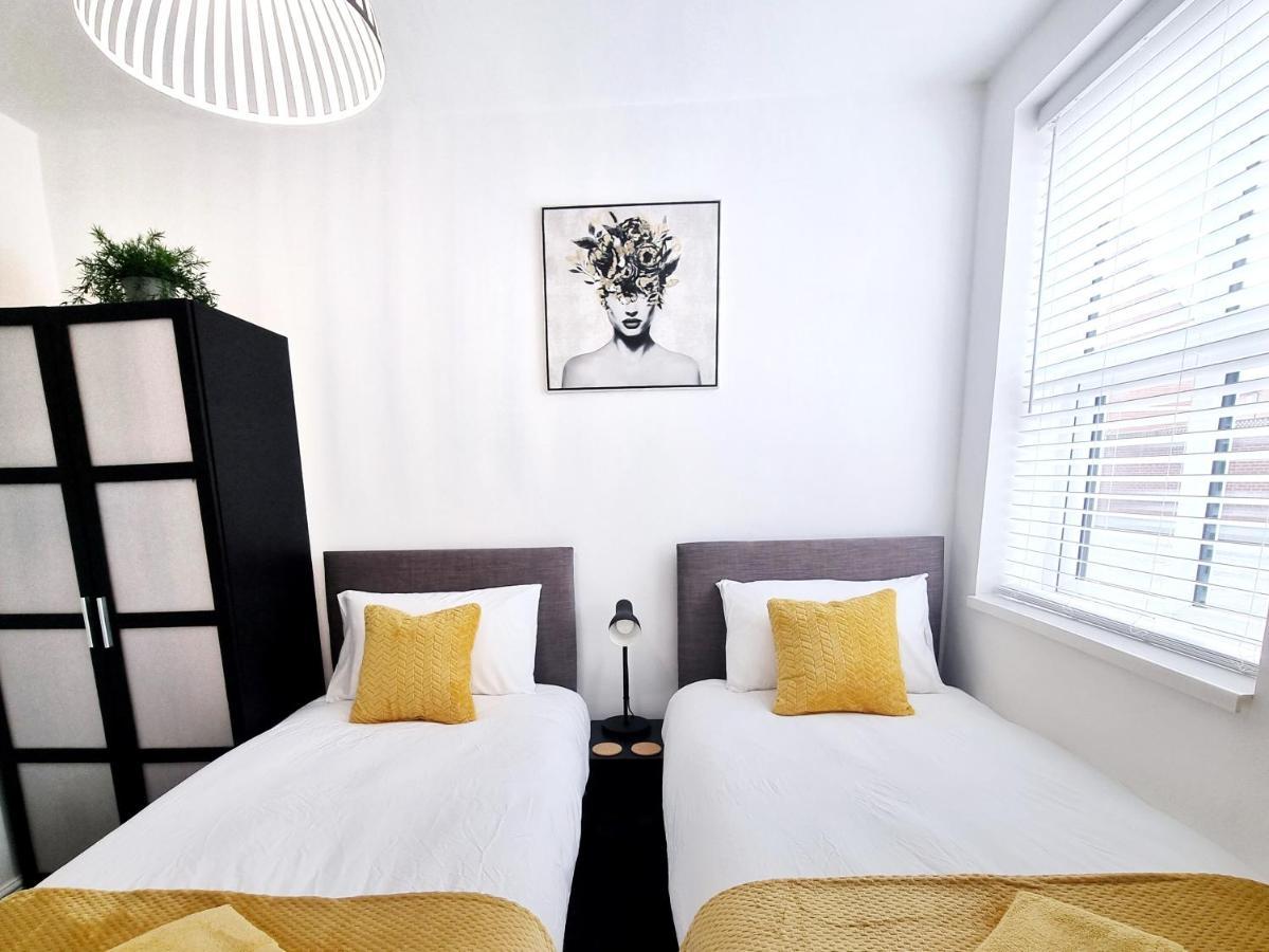 Stylish 2 Bed Apartment With Free Parking, Speed Wifi, Free Parking 科尔切斯特 外观 照片